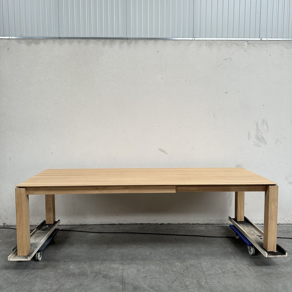 Slice extendable dining table