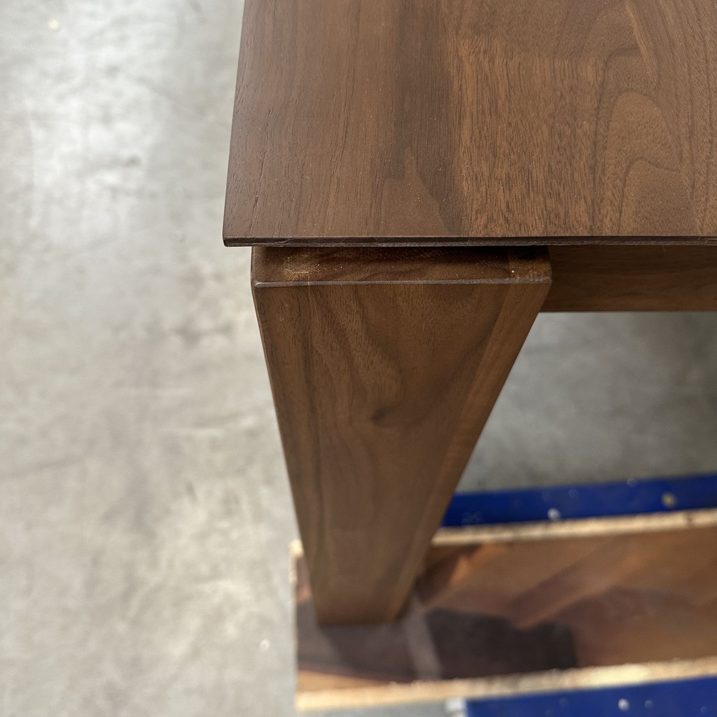 Slice extendable dinging table
