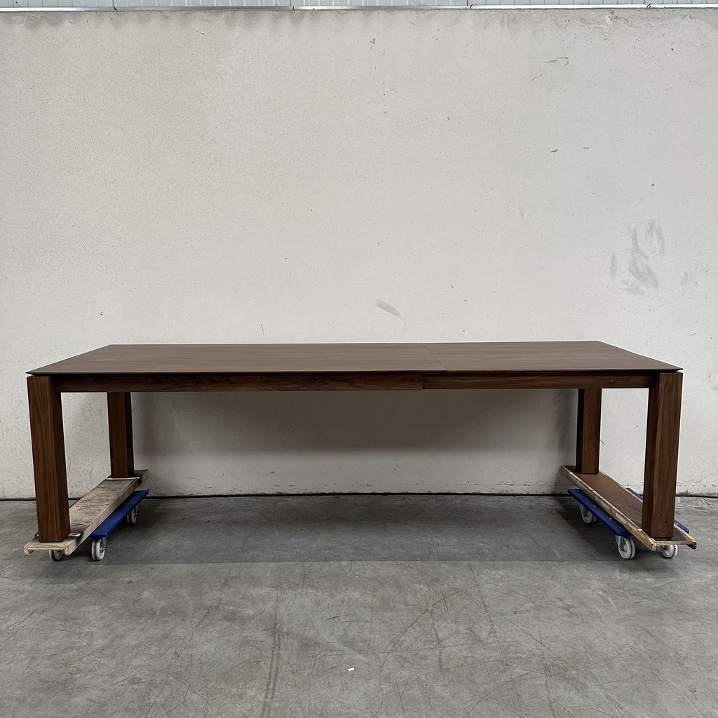 Slice extendable dinging table