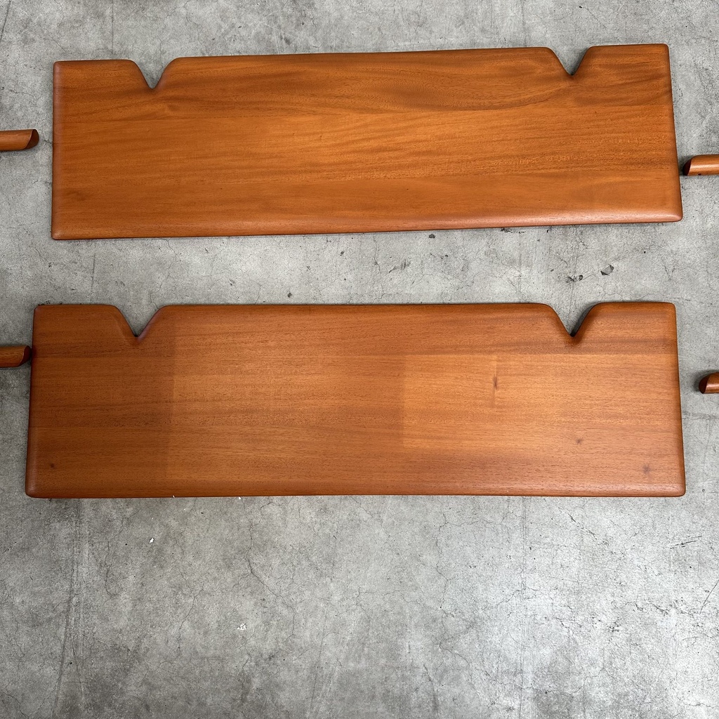 PI wall shelf