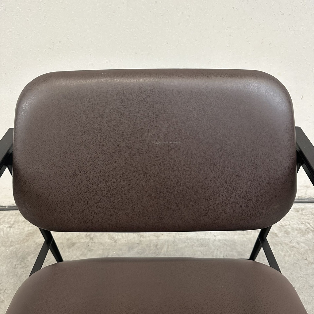 DC lounge chair