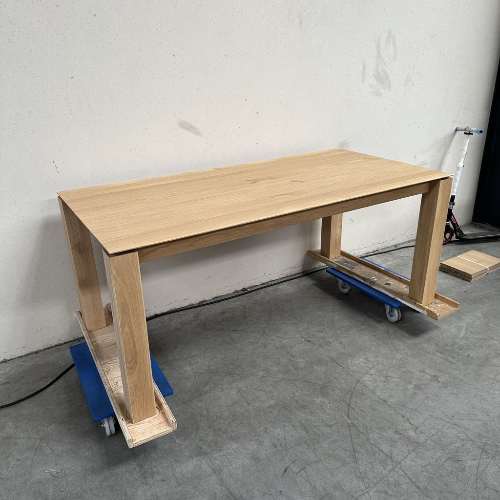Slice dining table