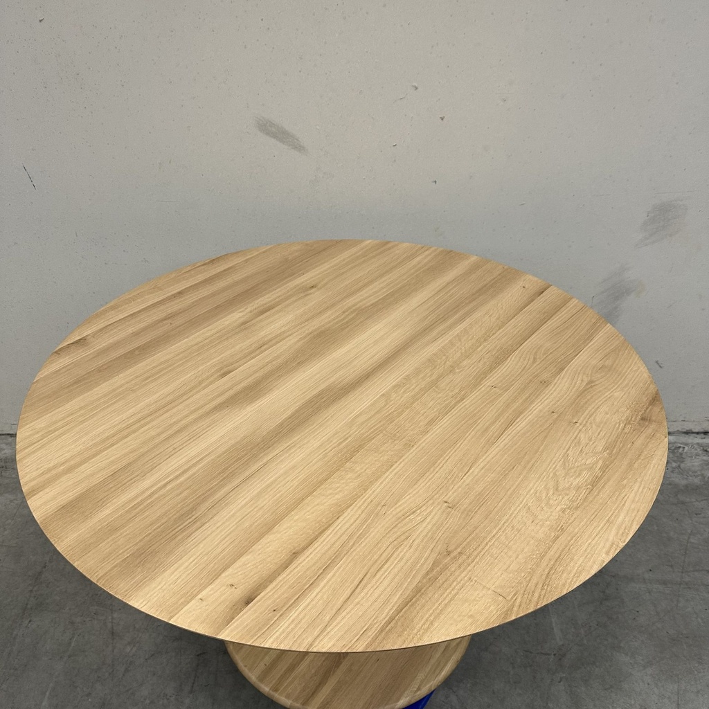 Torsion dining table