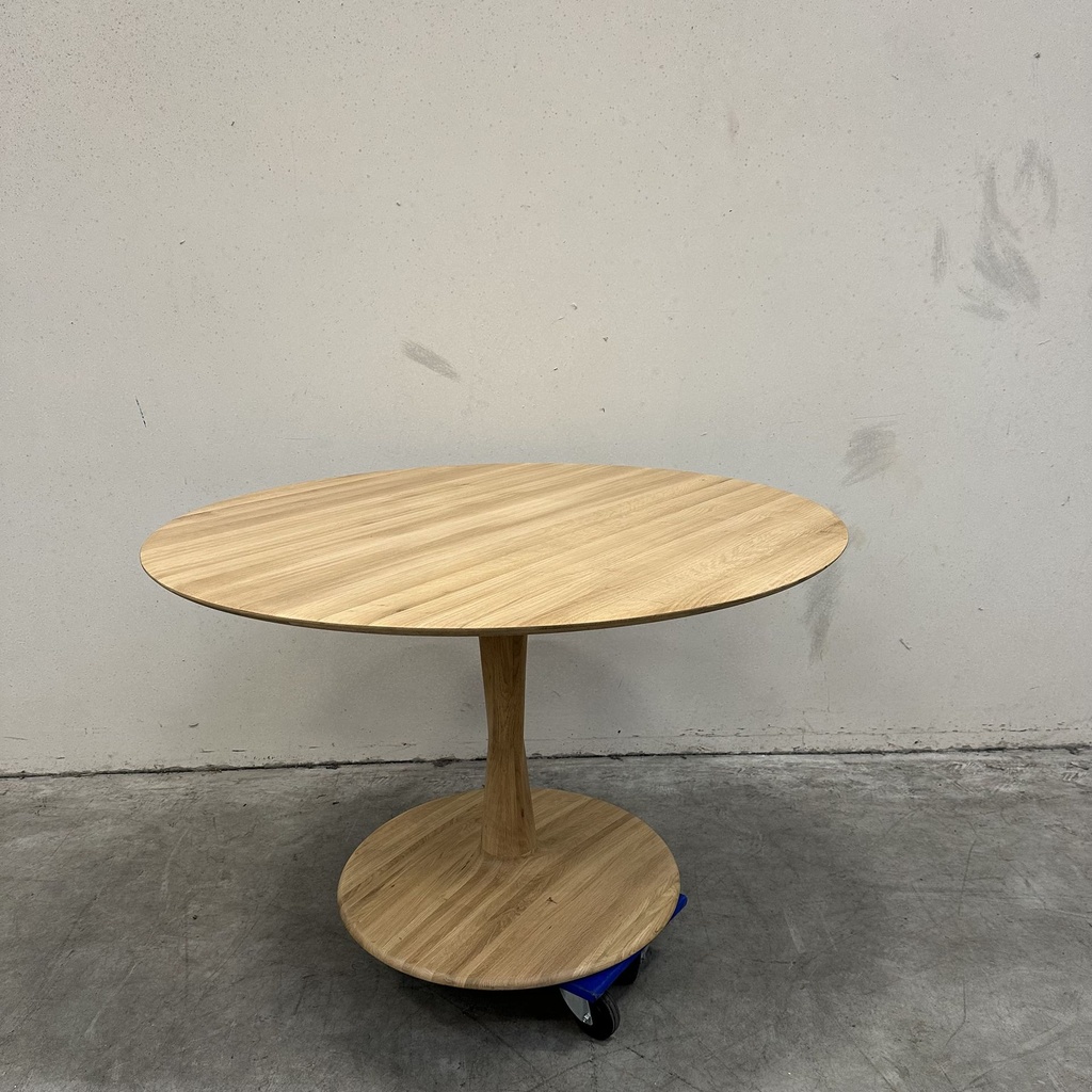 Torsion dining table