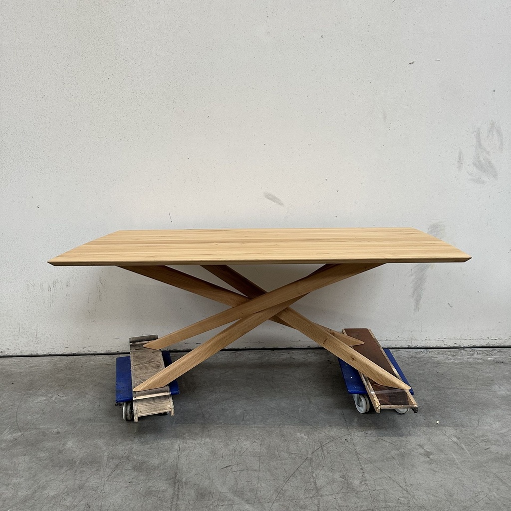 Mikado dining table