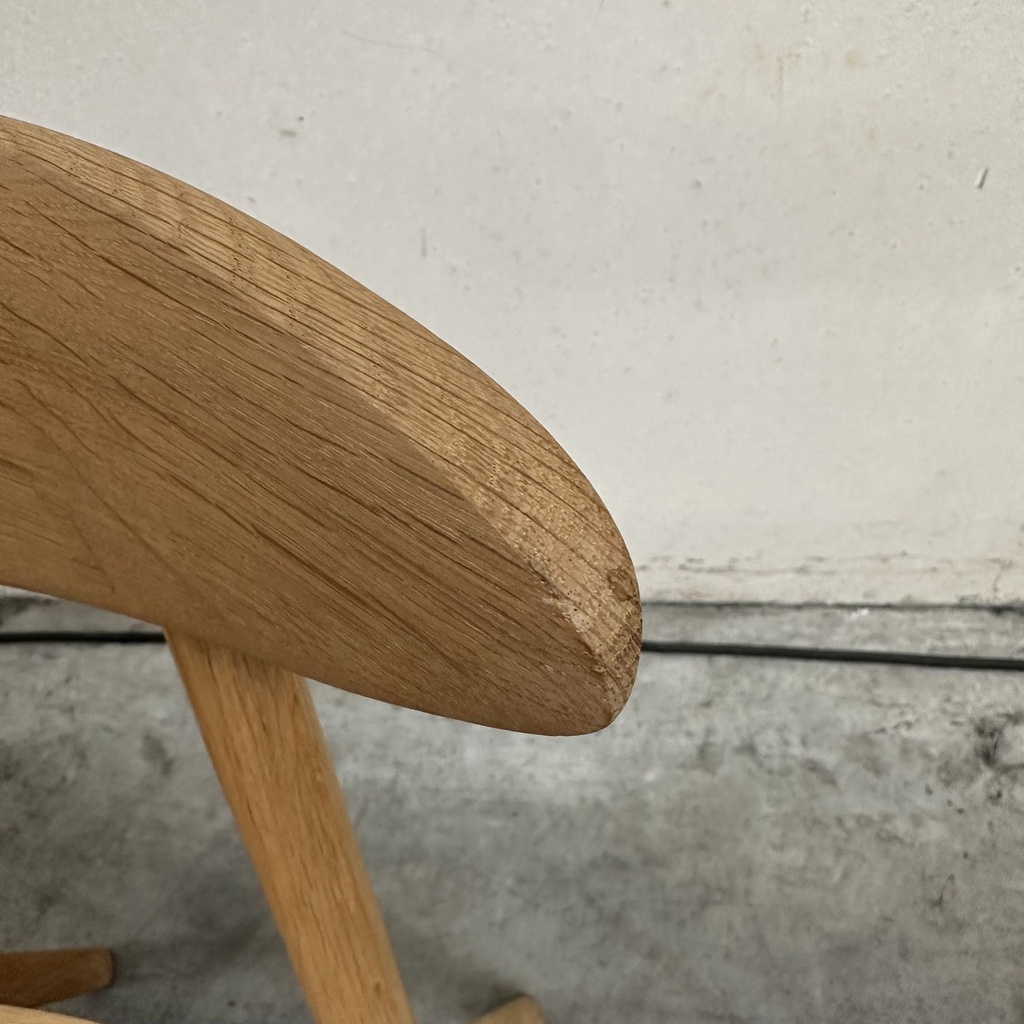 Eye dining chair