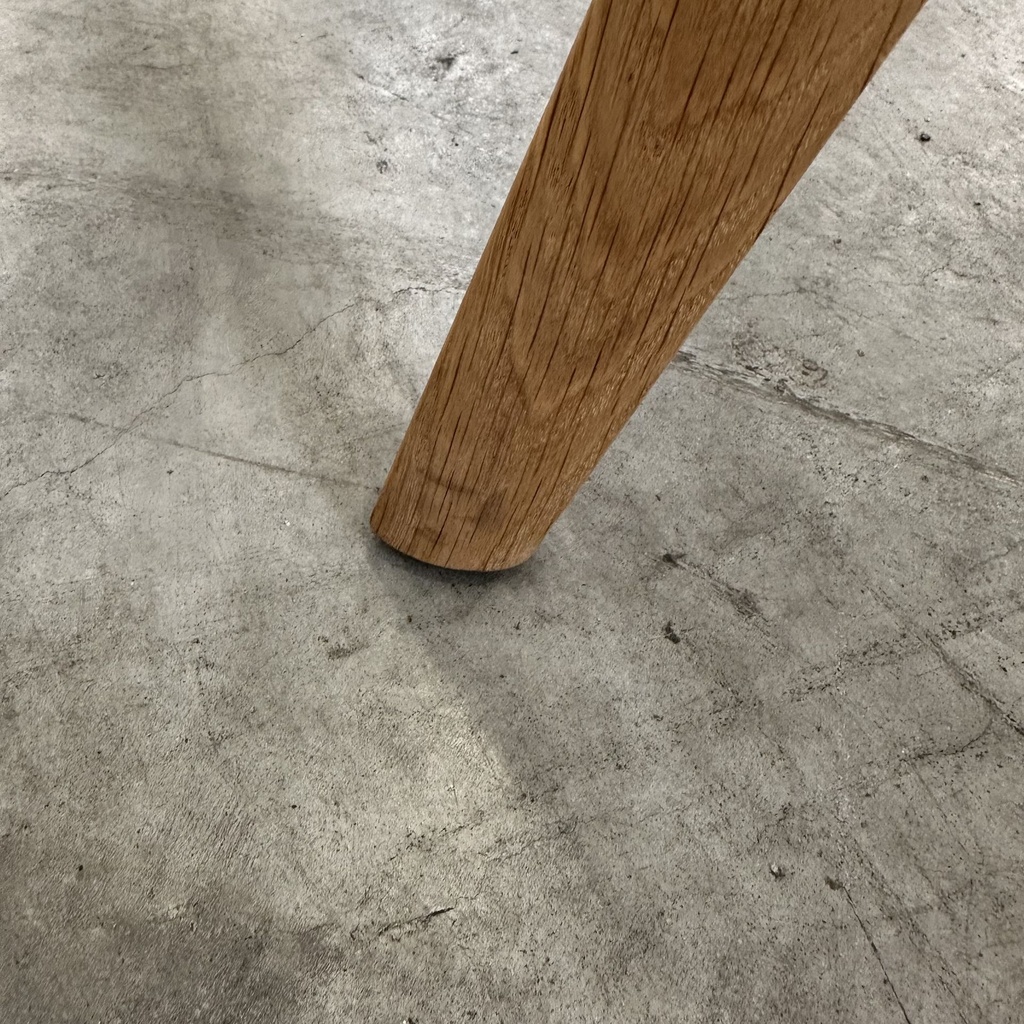Eye dining chair