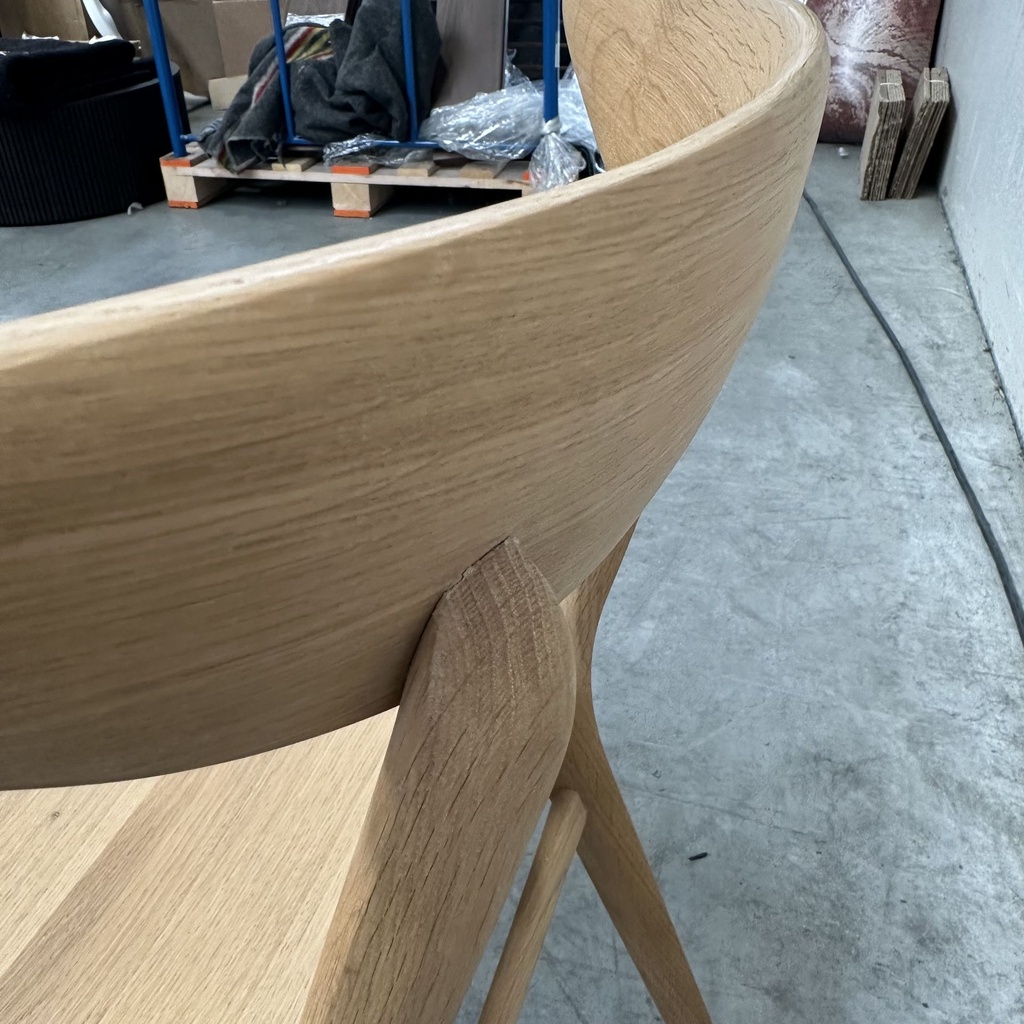 Eye dining chair