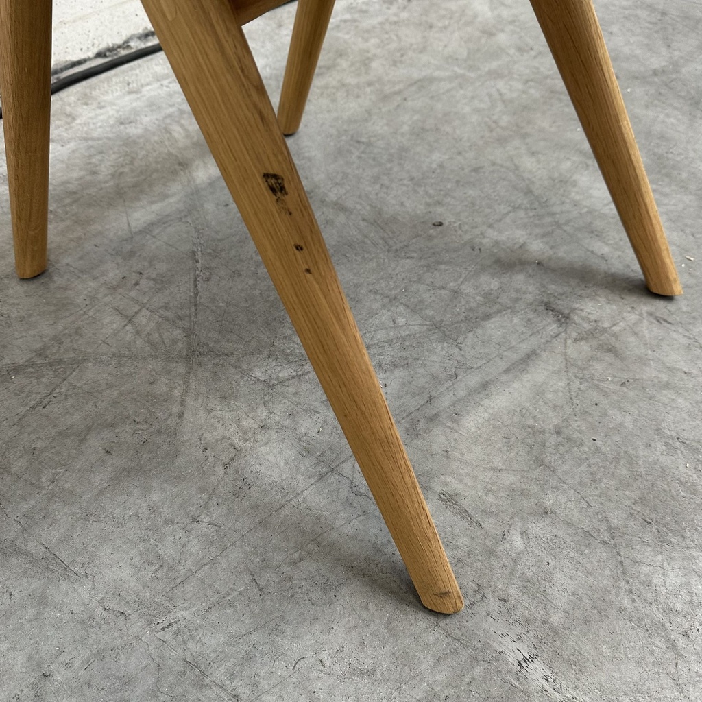 Eye dining chair