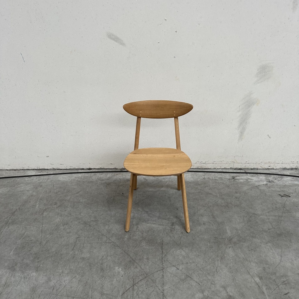 Eye dining chair