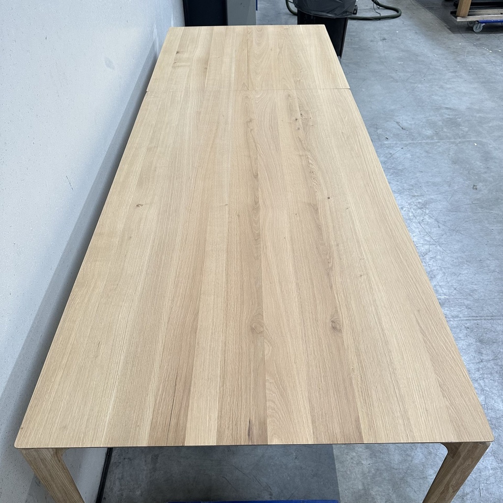 Bok extendable dining table