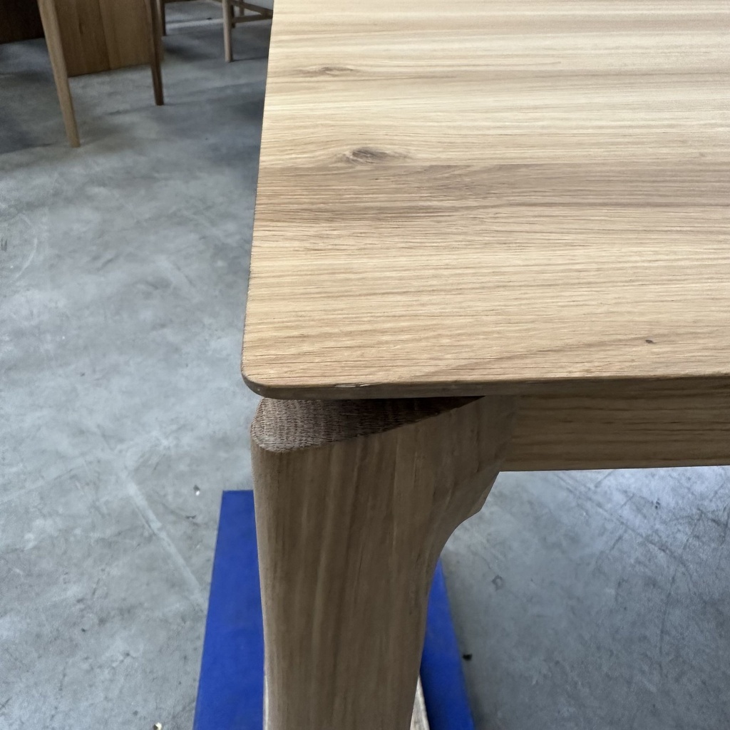 Bok extendable dining table