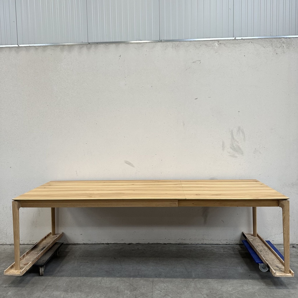 Bok extendable dining table