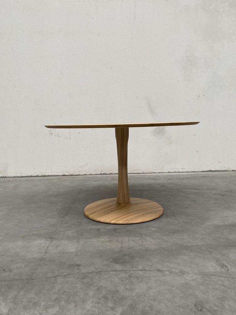 Torsion dining table