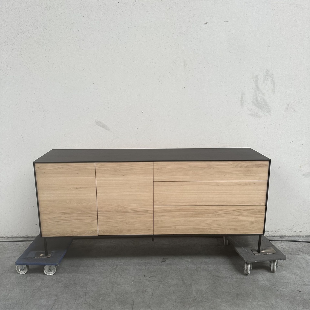 Blackbird sideboard