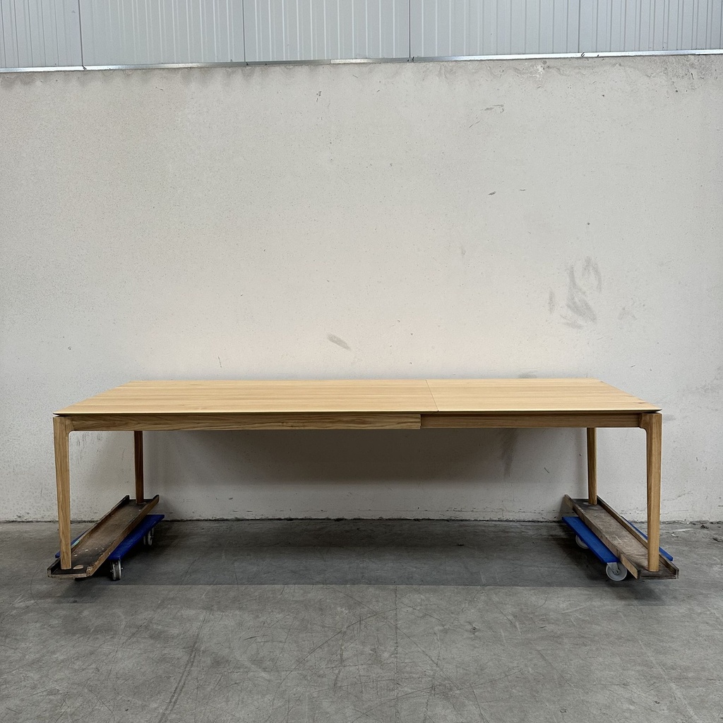 Bok extendable dining table