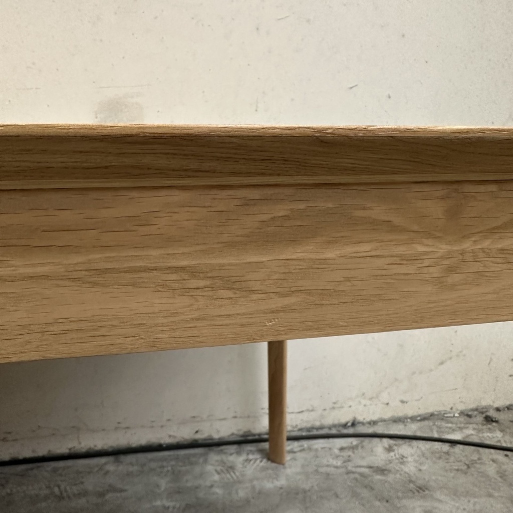 Bok extendable dining table