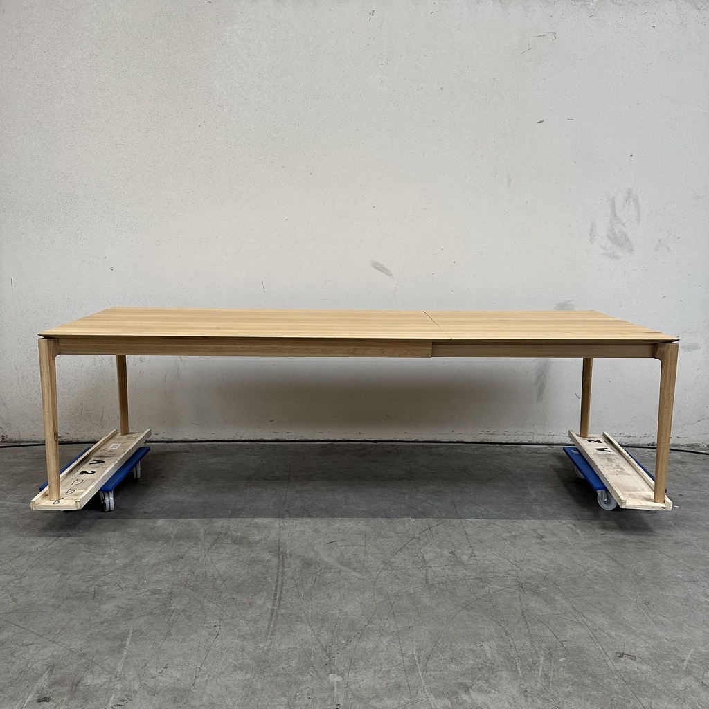 Bok extendable dining table