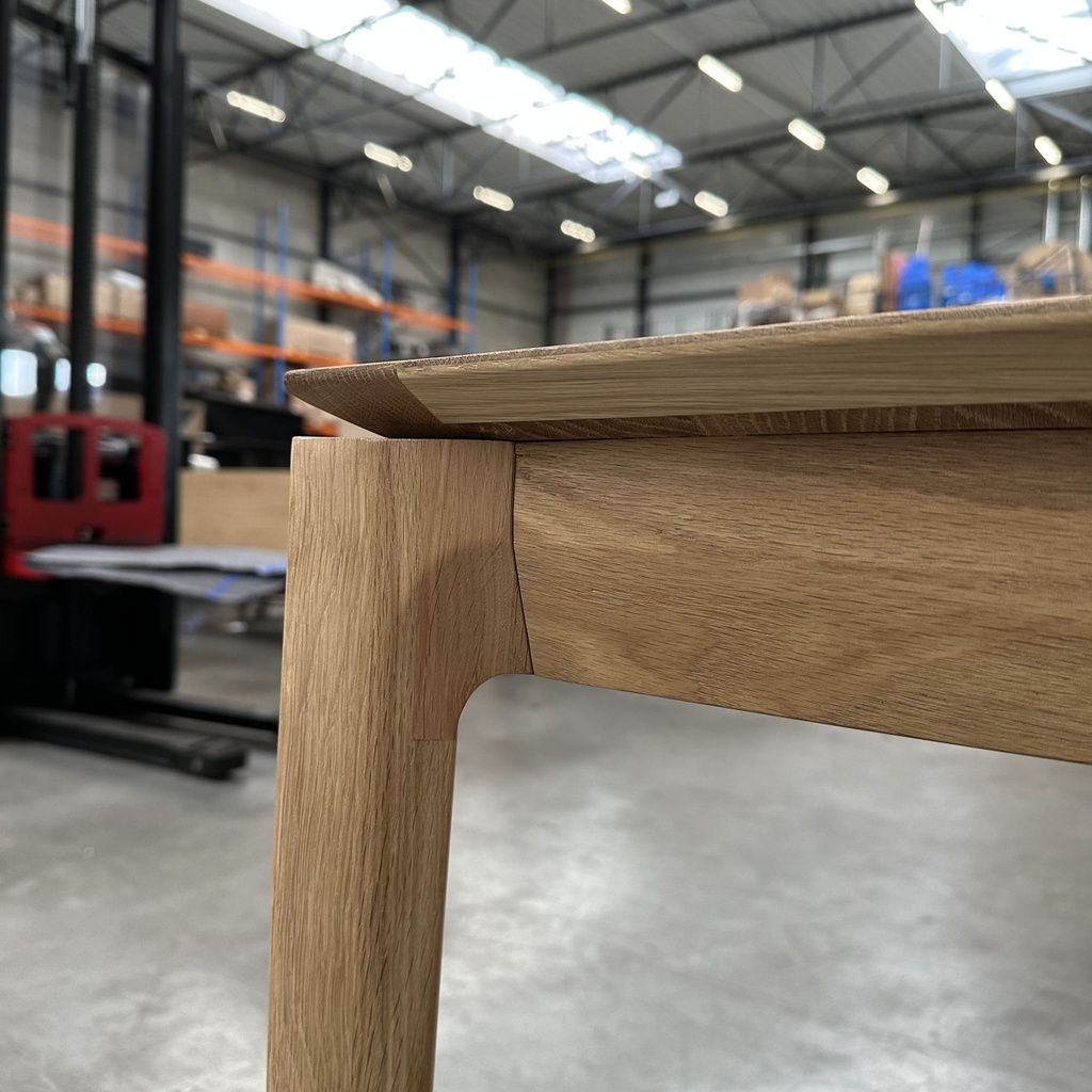 Bok extendable dining table
