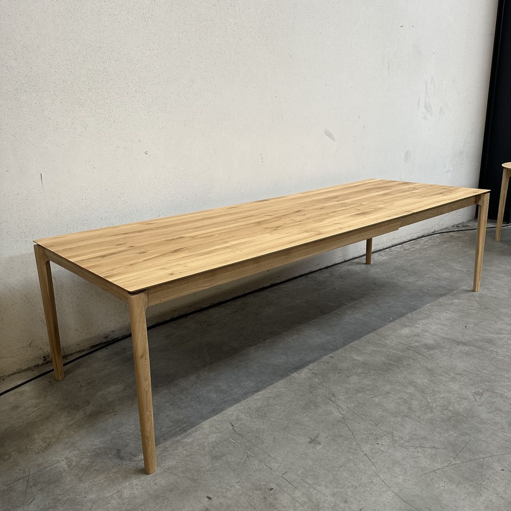 Bok extendable dining table