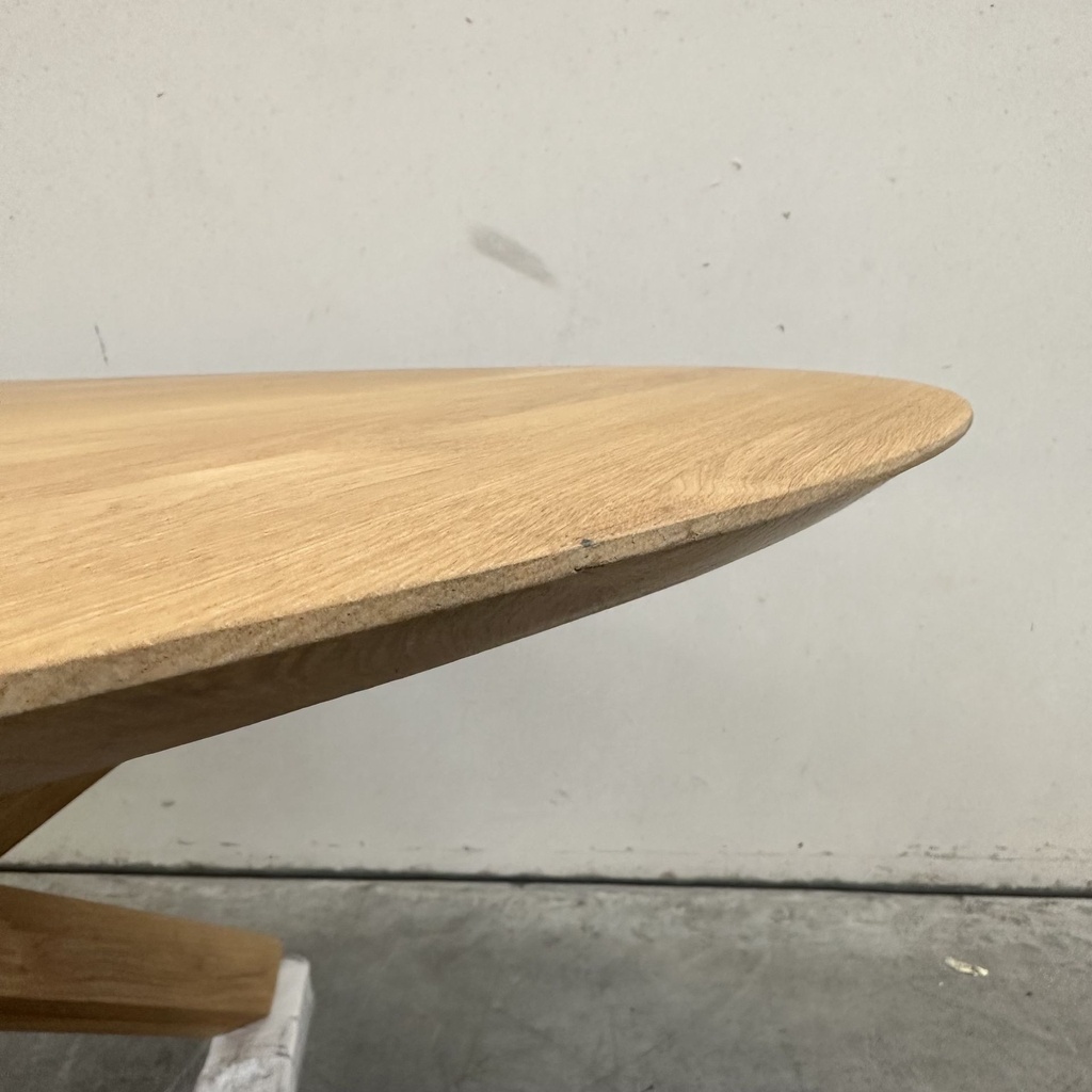 Circle dining table