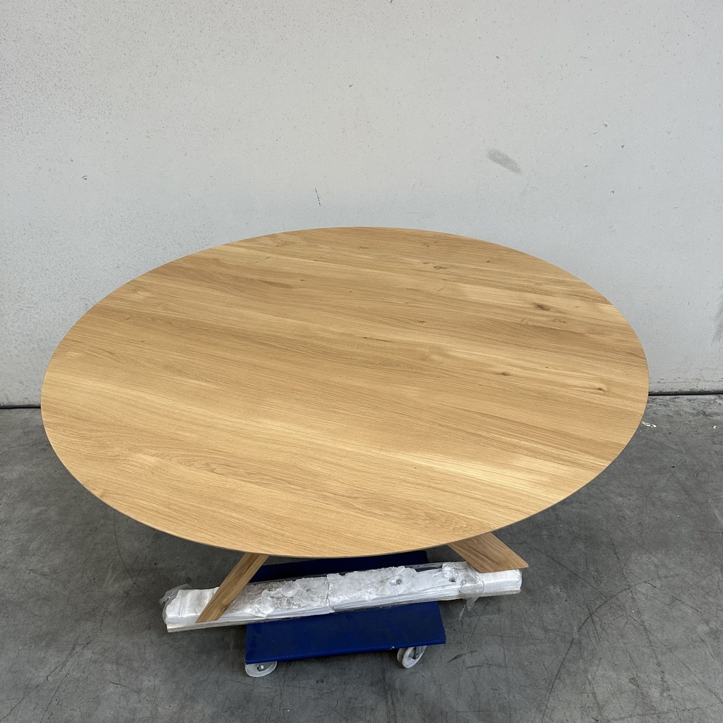 Circle dining table