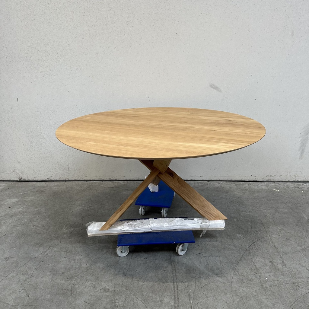 Circle dining table