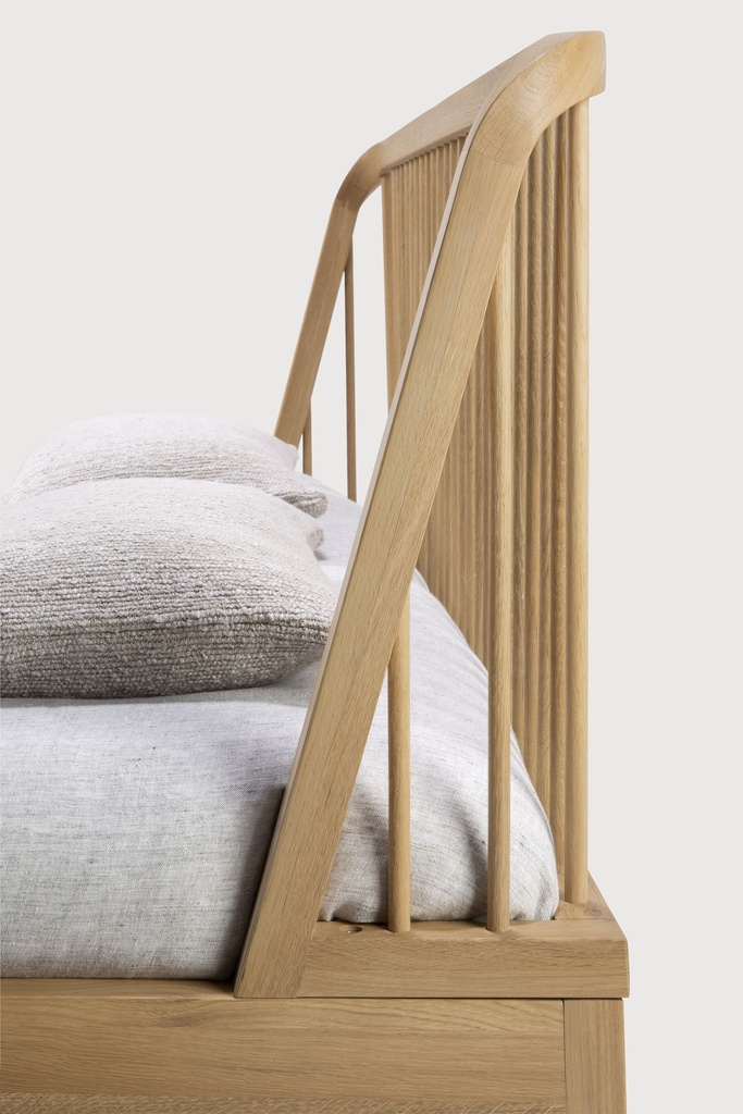 Oak Spindle bed