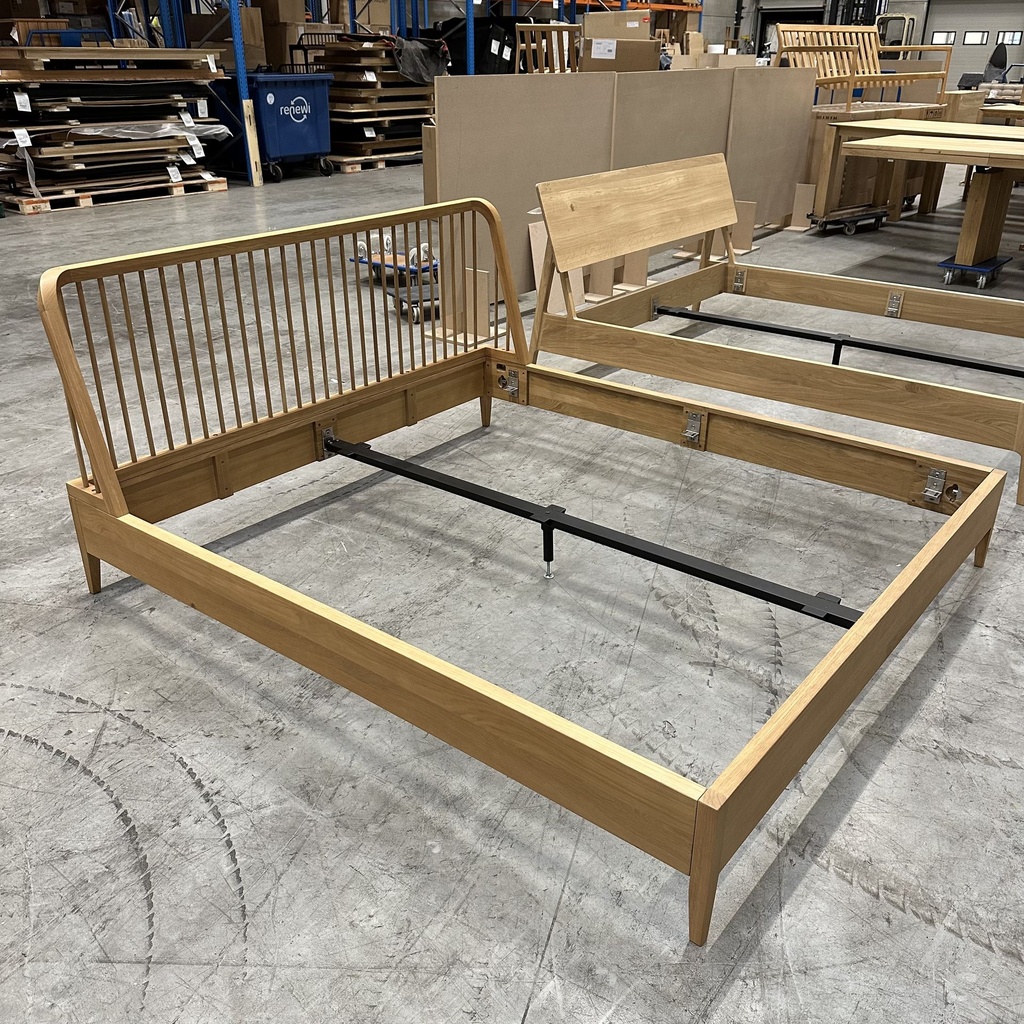 Oak Spindle bed
