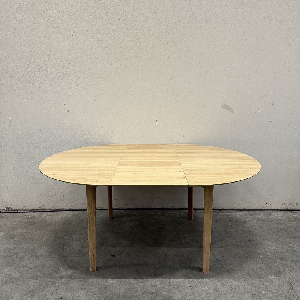 Bok round extendable dining table