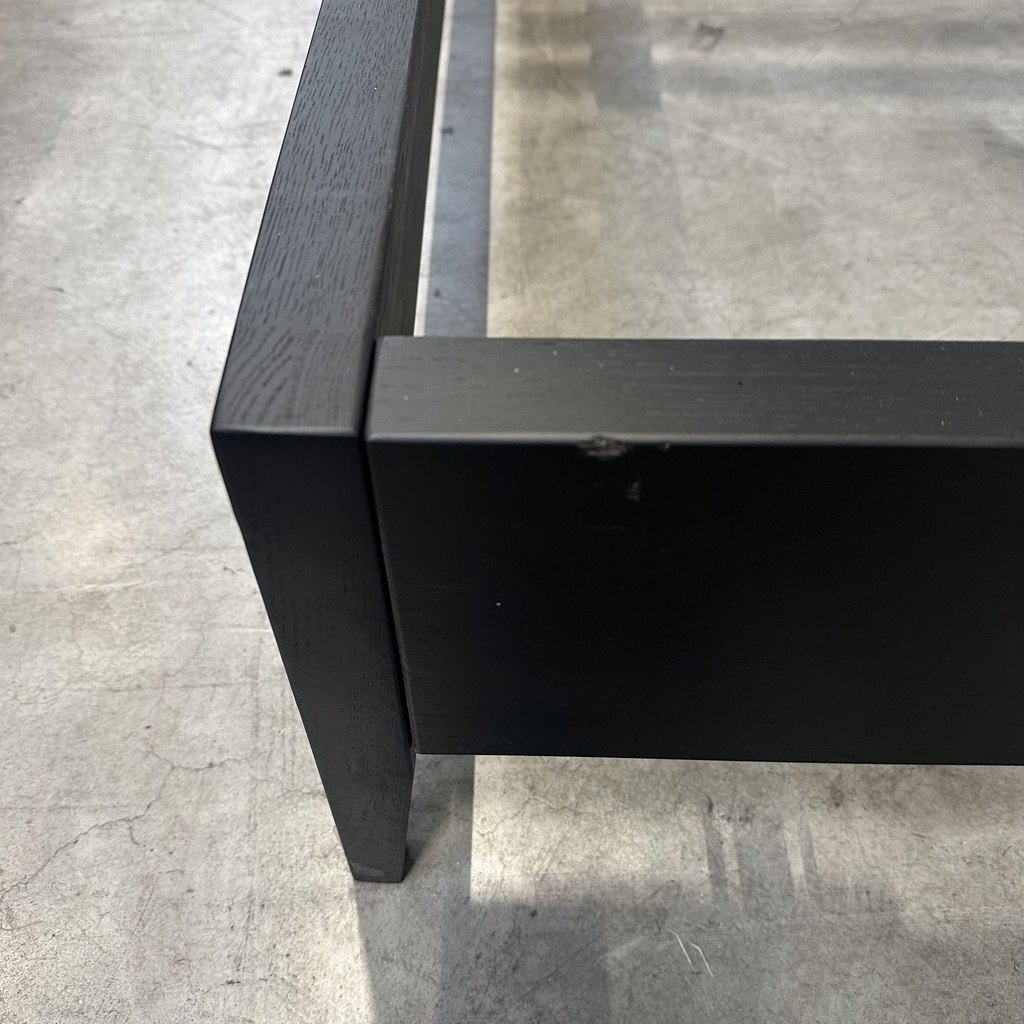 Spindle bed black