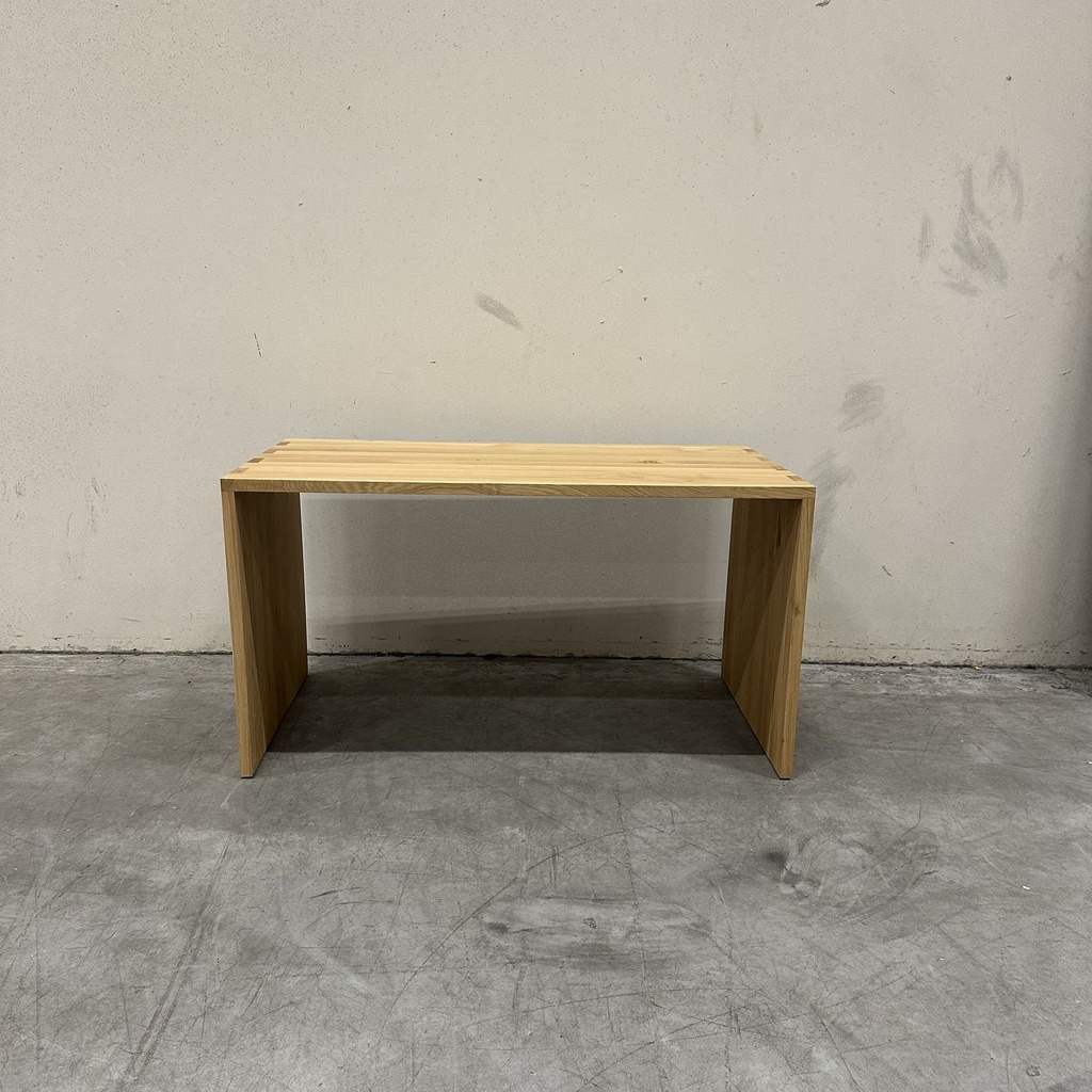 U desk