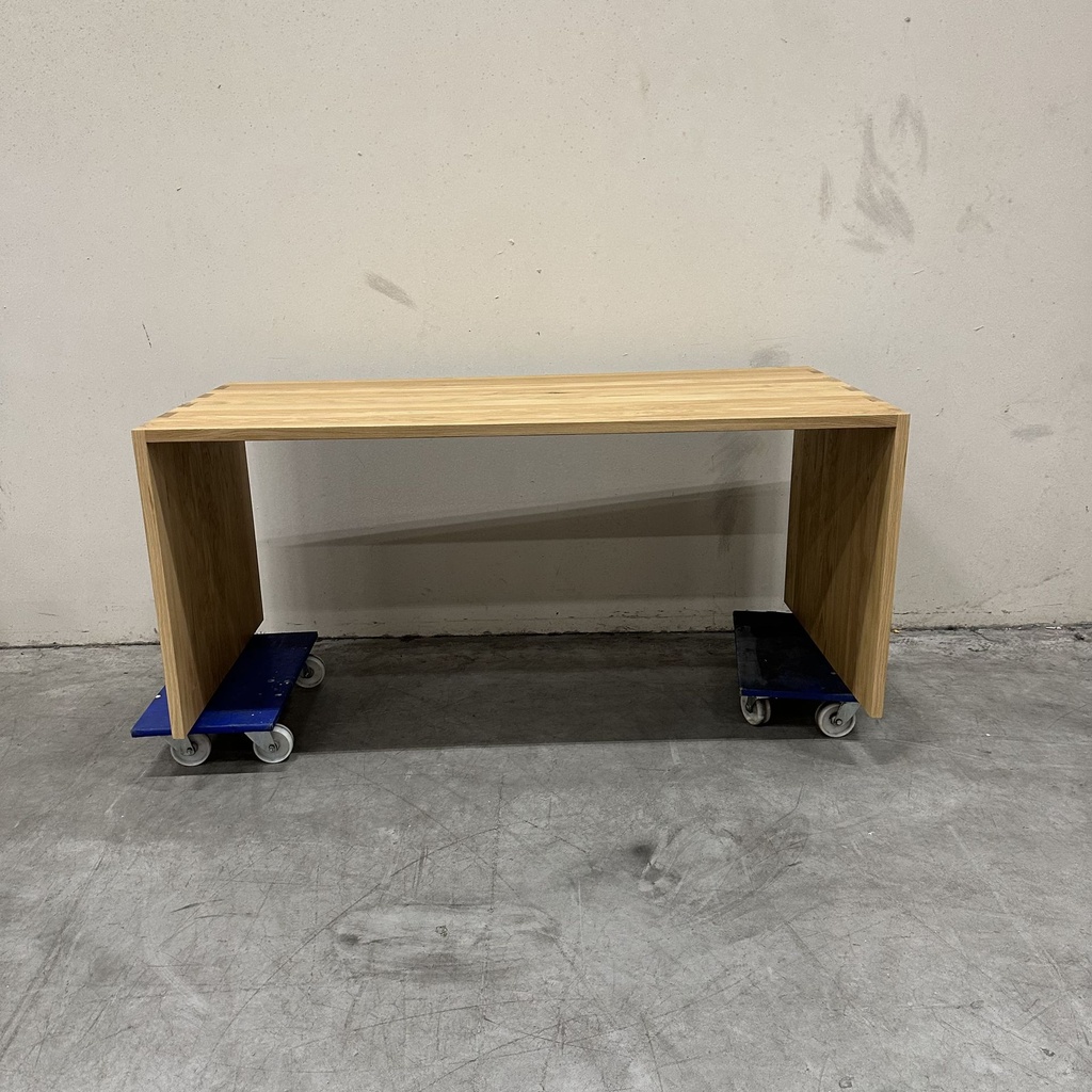 U desk