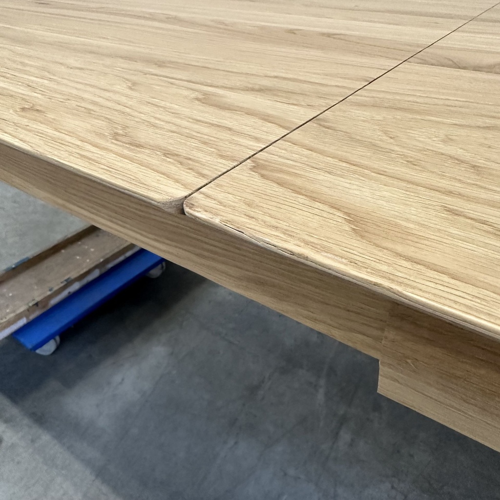 Bok extendable dining table