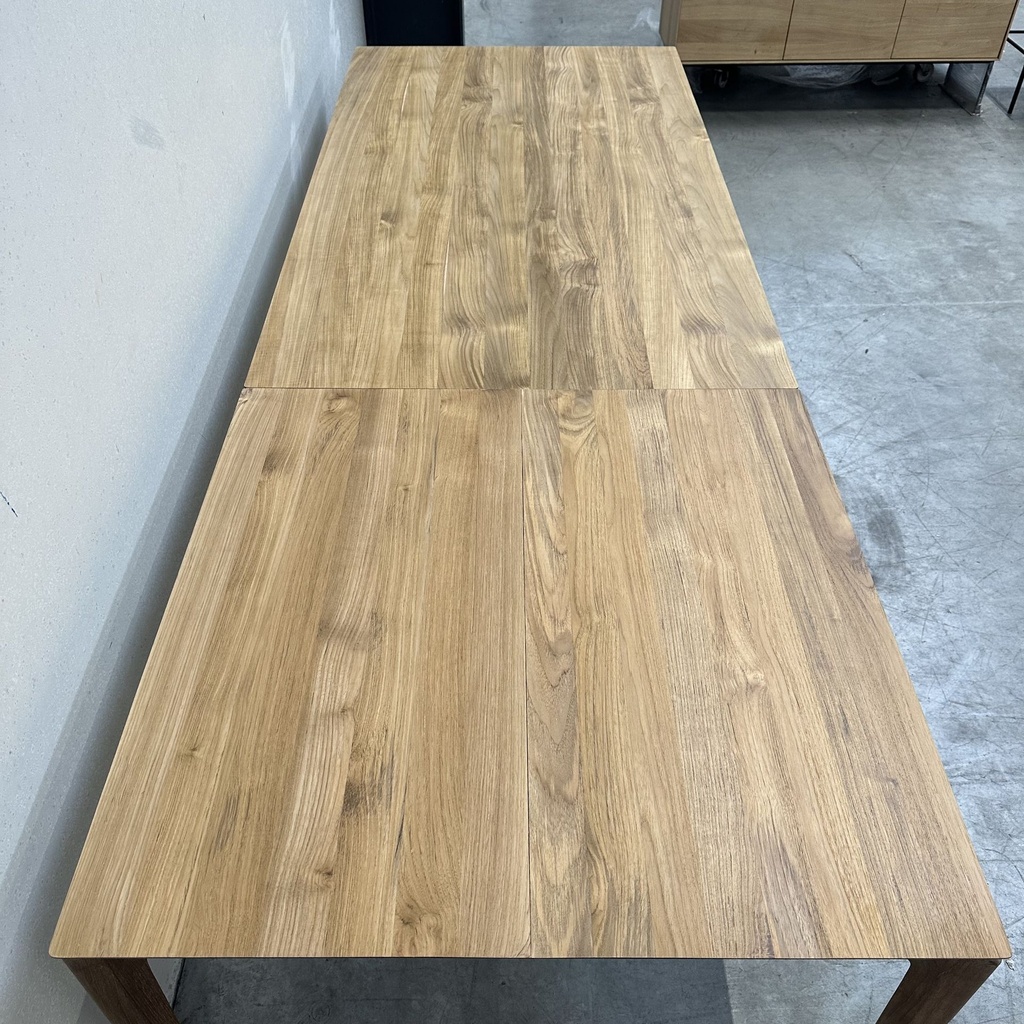Bok extendable dining table