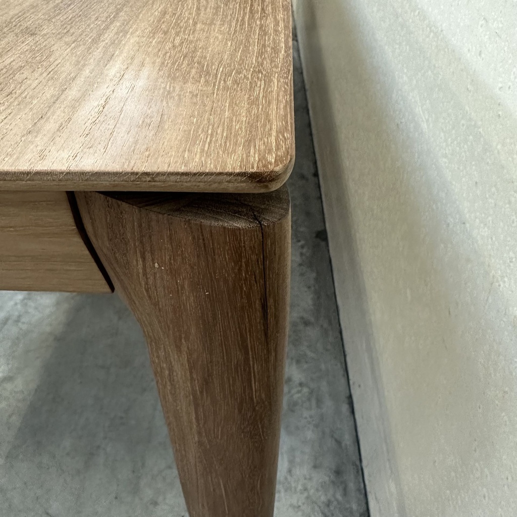 Bok extendable dining table