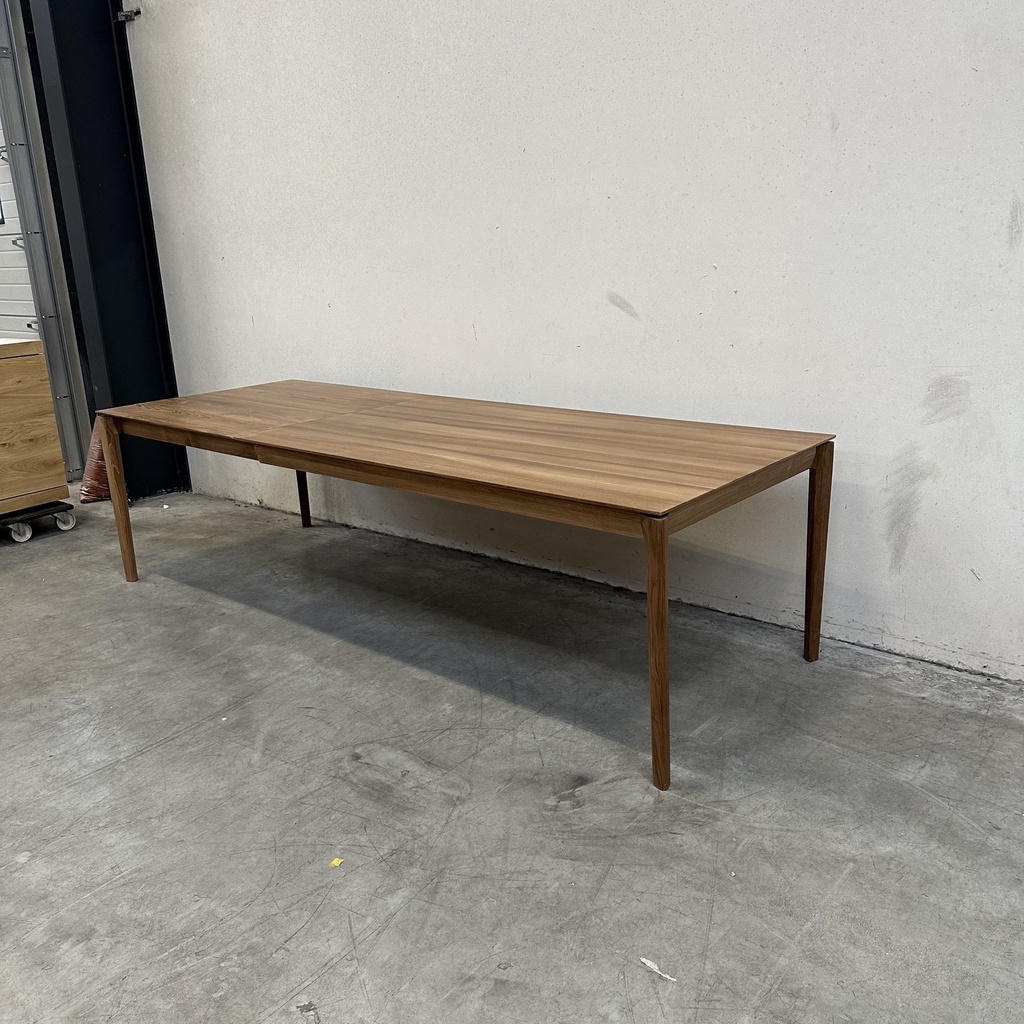 Bok extendable dining table