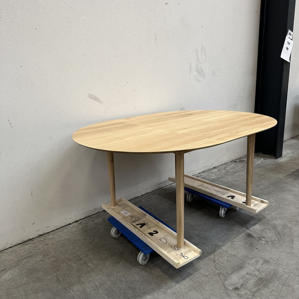 Bok round extendable dining table