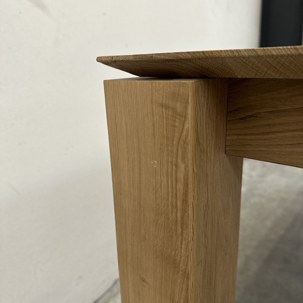 Slice dining table