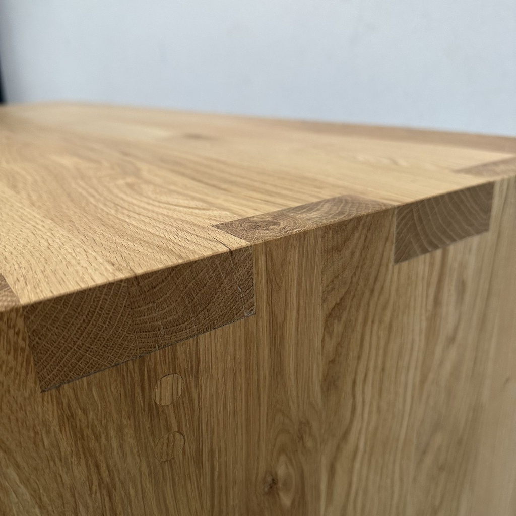 U desk