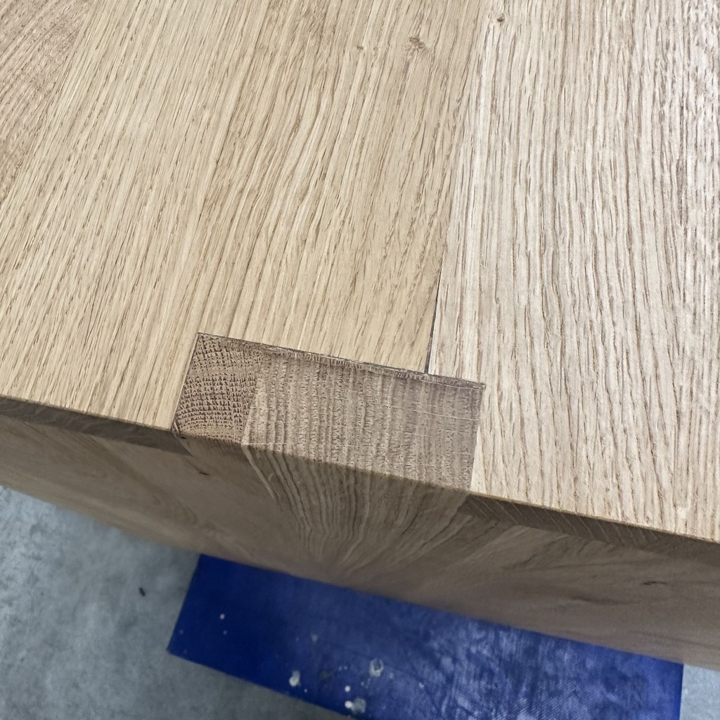 U desk