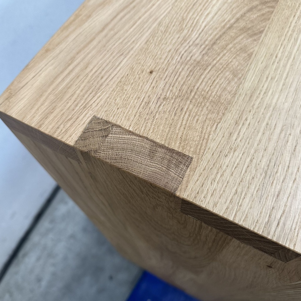 U desk