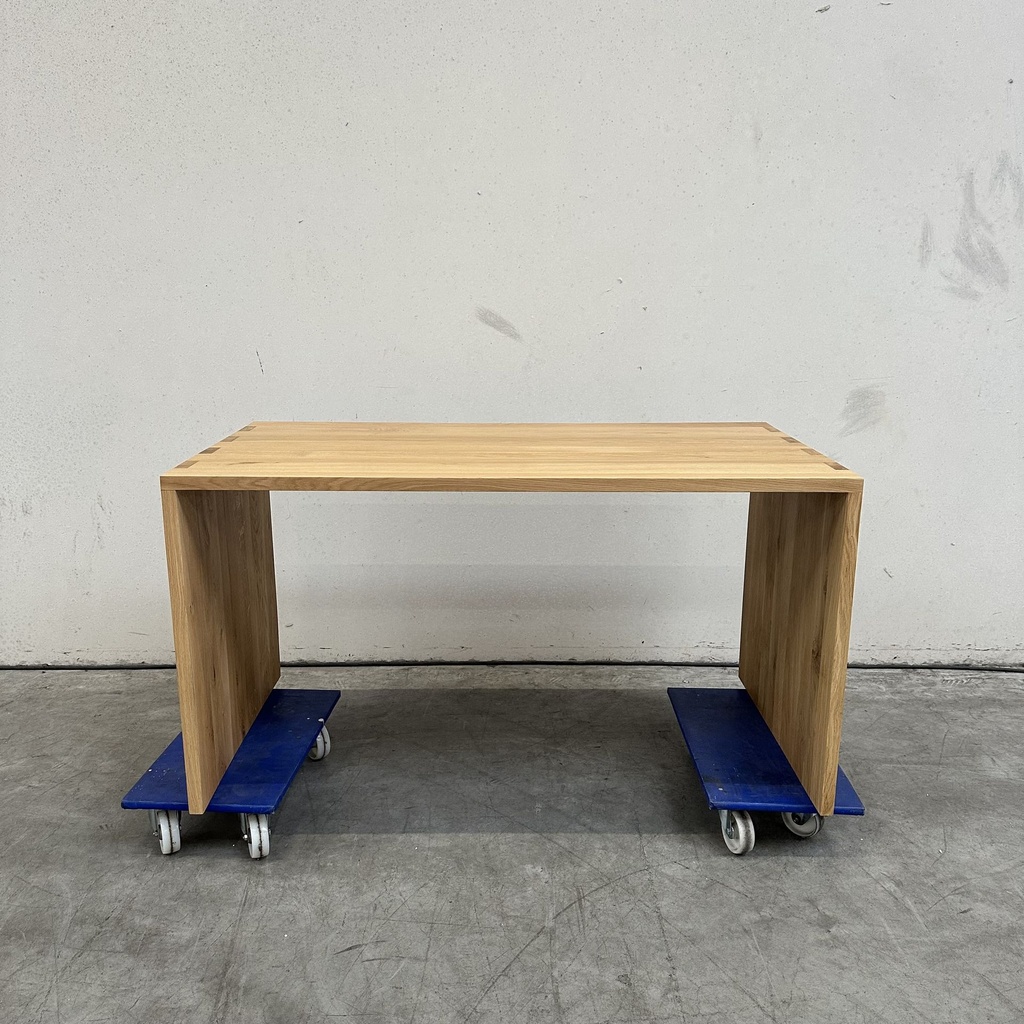 U desk