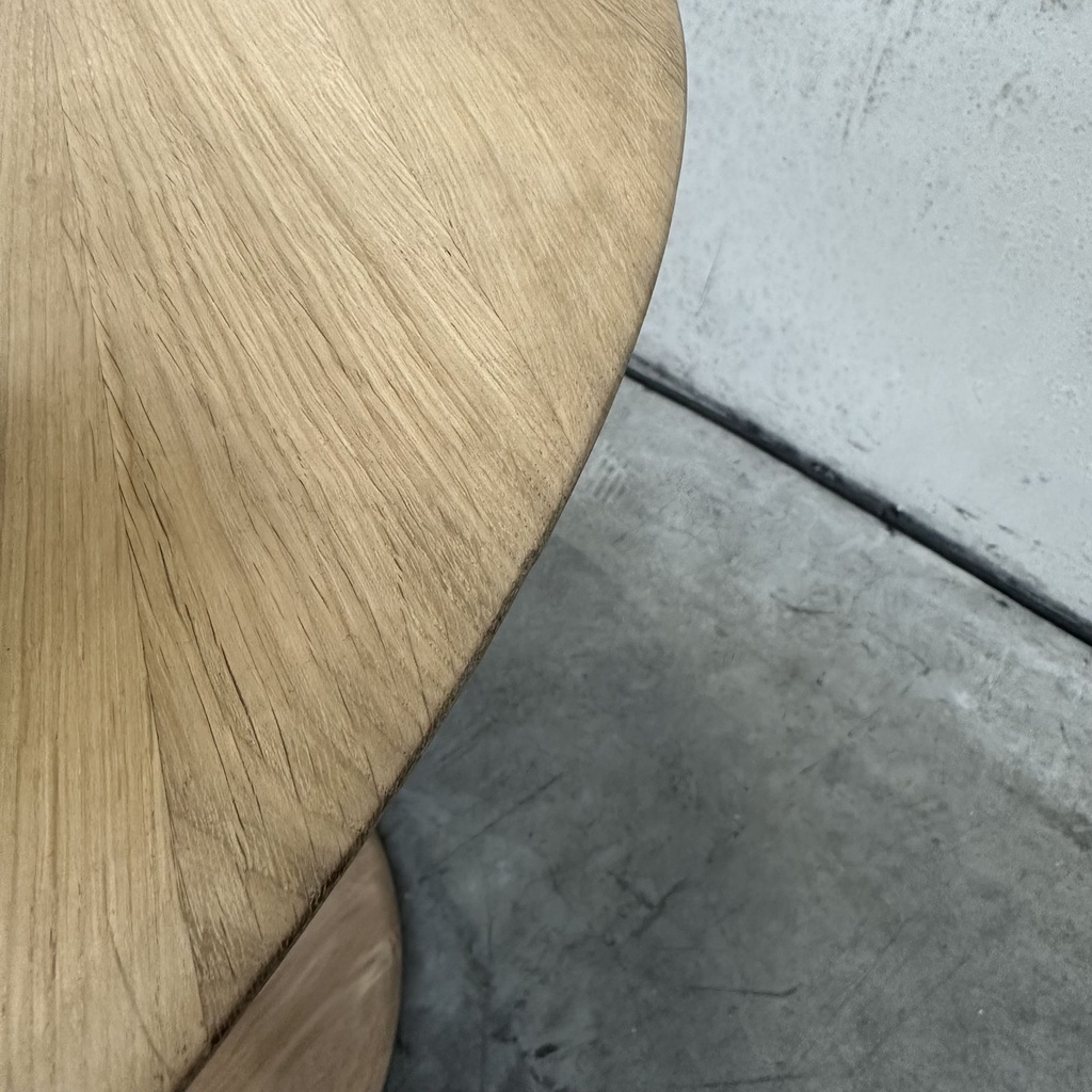 Torsion dining table