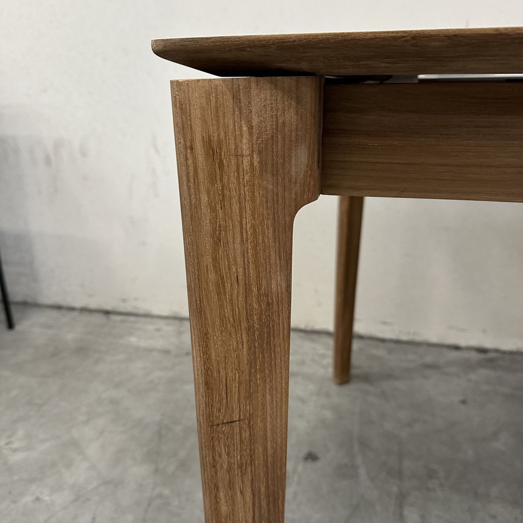 Bok extendable dining table