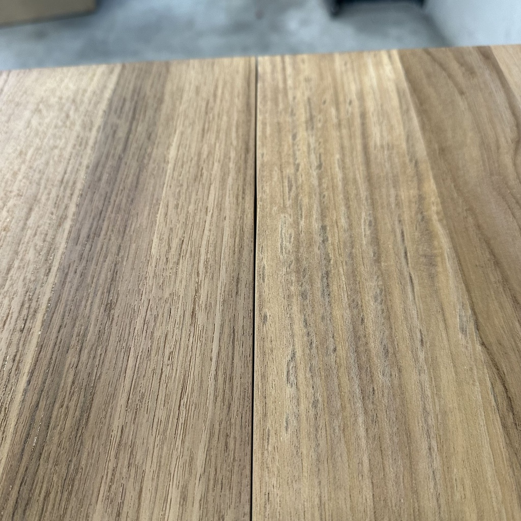 Bok extendable dining table