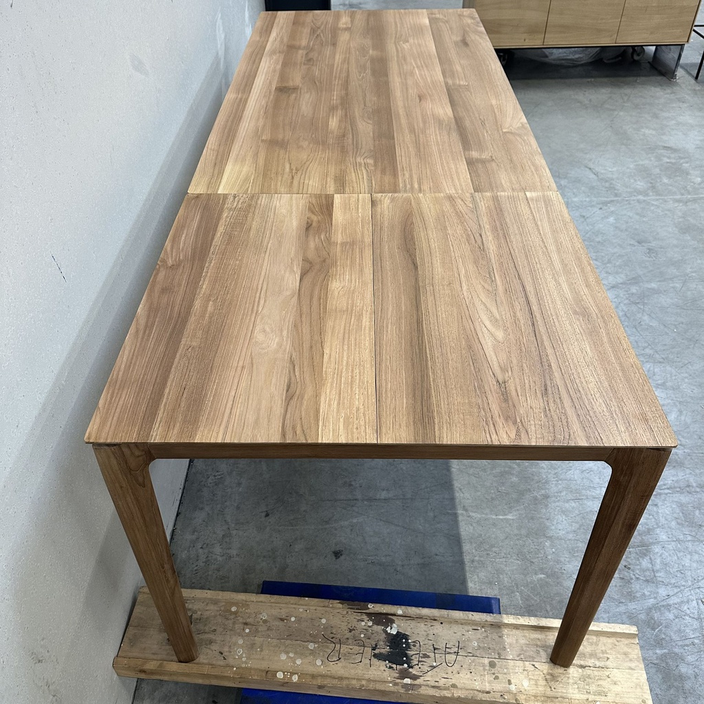 Bok extendable dining table