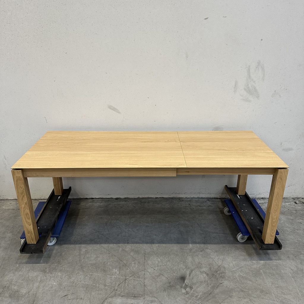 Slice extendable dining table