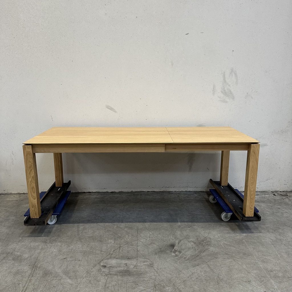 Slice extendable dining table