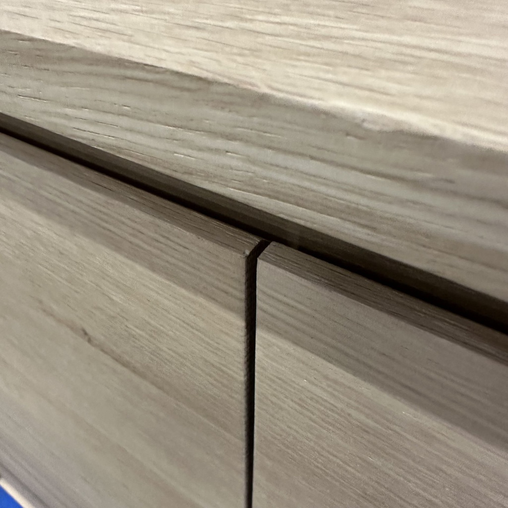 Shadow sideboard